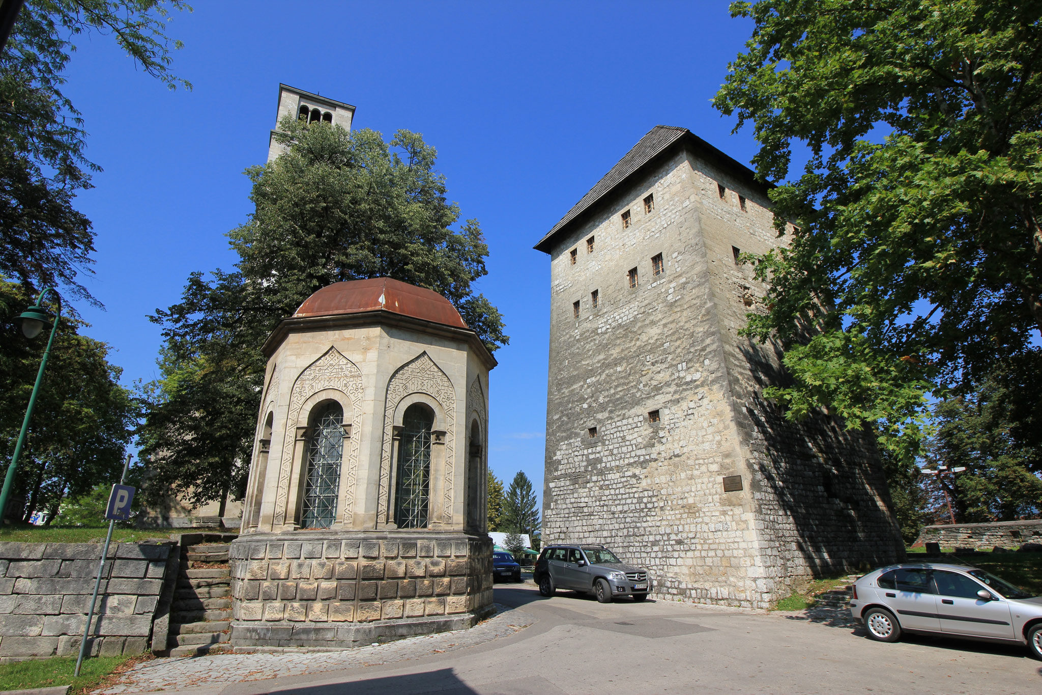 Bihać (Бихаћ) (Photo license CC-BY-SA 3.0)